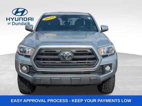 Used 2019 Toyota Tacoma TRD Off-Road AWD/4WD image 12