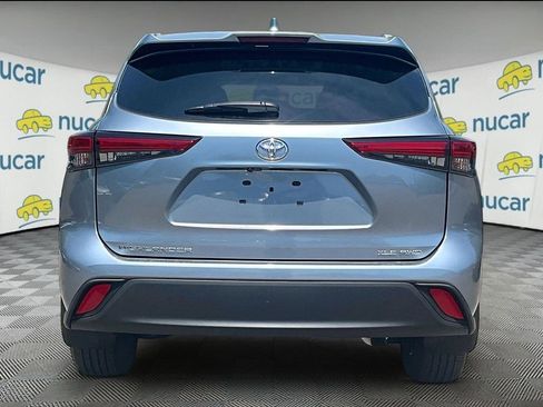 Certified 2021 Toyota Highlander XLE AWD/4WD image 5