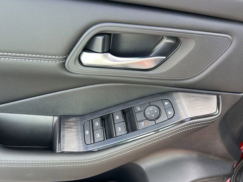 Used 2026 Nissan Rogue SV FWD image 19