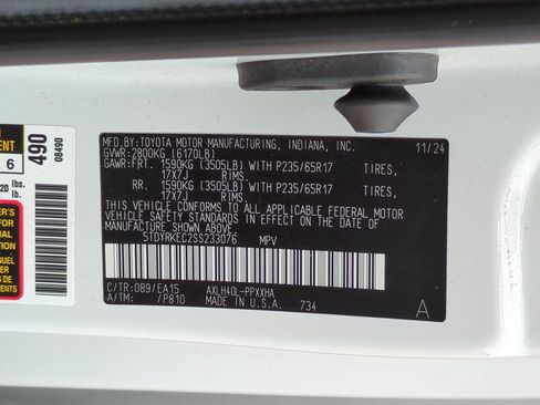 Used 2025 Toyota Sienna XLE FWD image 24