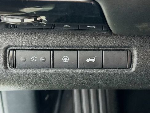 Used 2025 Nissan Pathfinder SV FWD image 10