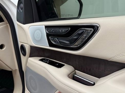 Used 2021 Lincoln Navigator Reserve w/ Luxury Package image 40