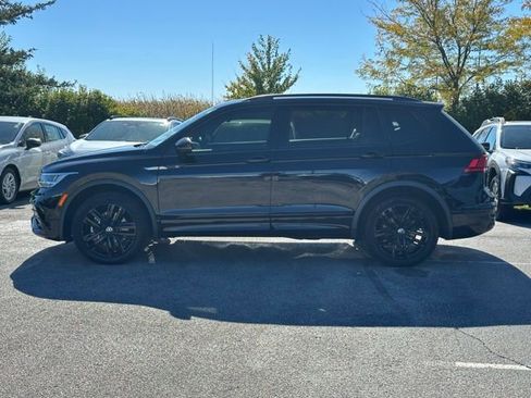 Used 2022 Volkswagen Tiguan SE R-Line image 4