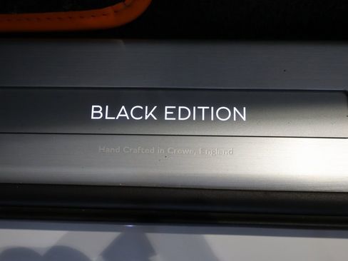 Used 2025 Bentley Bentayga image 22