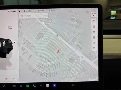 Used 2022 Tesla Model Y Long Range image 12