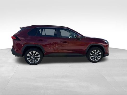 Used 2020 Toyota RAV4 XLE Premium AWD/4WD image 7