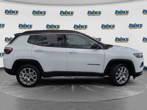 Used 2025 Jeep Compass Limited AWD/4WD image 4