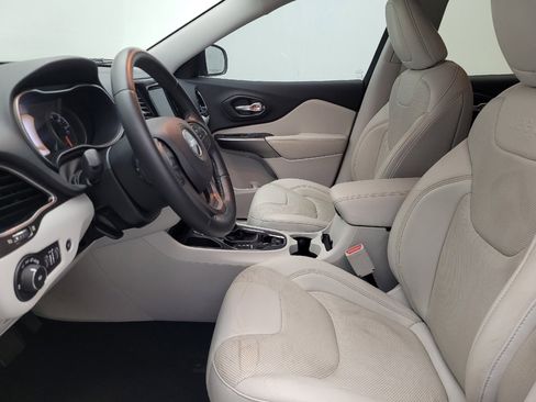 Used 2019 Jeep Cherokee Limited FWD image 17
