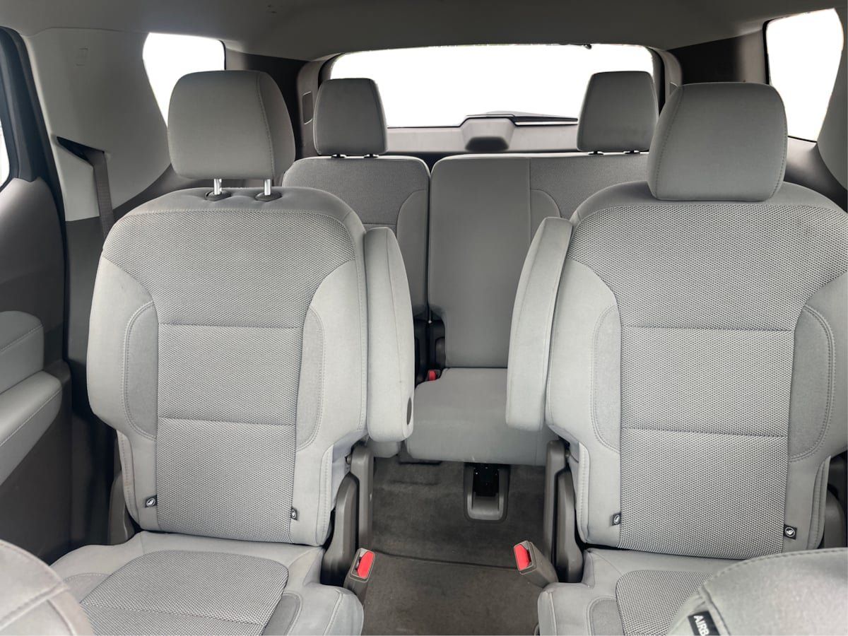 Used 2020 Chevrolet Traverse LT w/ Driver Confidence II Package AWD/4WD image 12