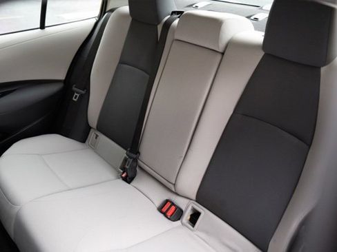 Used 2022 Toyota Corolla LE image 30