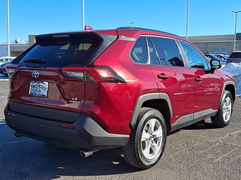 Used 2019 Toyota RAV4 LE image 6