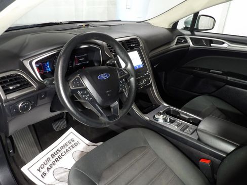 Used 2020 Ford Fusion SE image 10