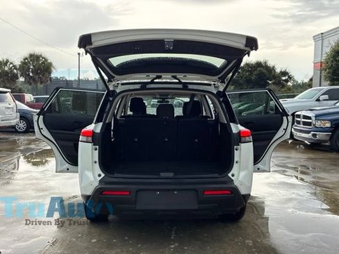 Used 2025 Nissan Pathfinder SV AWD/4WD image 16