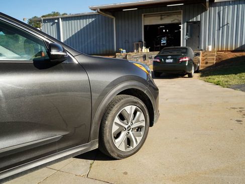 Used 2022 Kia Niro EX w/ Cold Weather Package FWD image 19