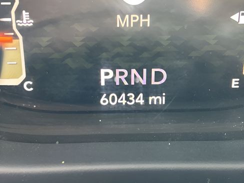 Used 2018 Jeep Wrangler Unlimited Sahara w/ Uconnect 4C Nav & Sound Group AWD/4WD image 16