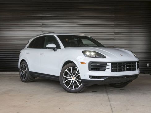 New 2025 Porsche Cayenne image 9