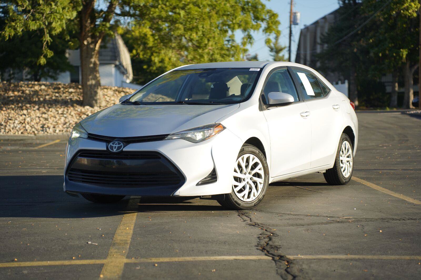 Used 2017 Toyota Corolla LE FWD image 1