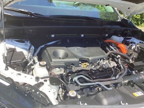 Used 2023 Toyota Venza LE AWD/4WD image 19