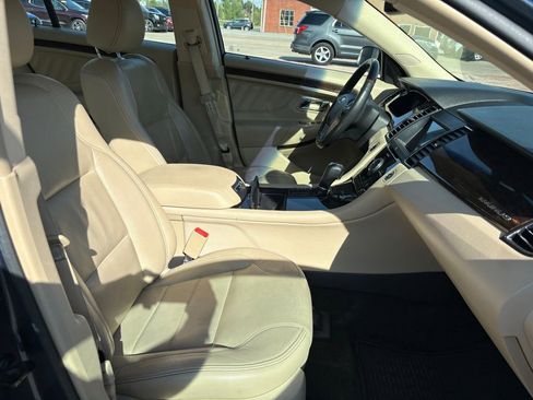 Used 2018 Ford Taurus Limited AWD/4WD image 17