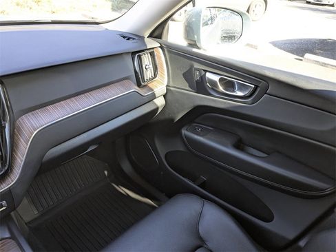 Certified 2023 Volvo XC60 B5 Plus w/ Climate Package image 18