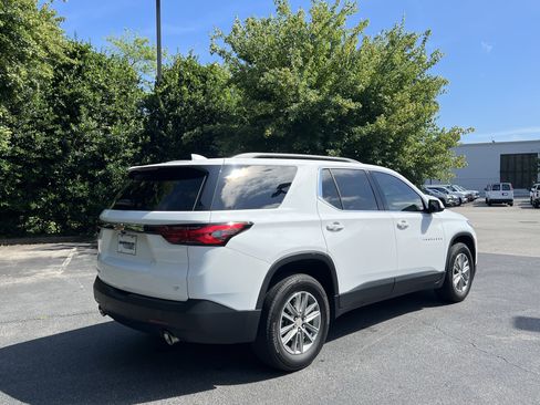 Used 2023 Chevrolet Traverse LT FWD image 9