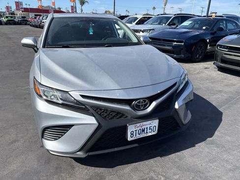 Used 2020 Toyota Camry SE FWD image 8