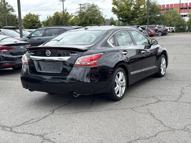 Used 2015 Nissan Altima 3.5 SL FWD image 2
