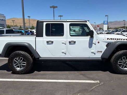 Used 2026 Jeep Gladiator Mojave AWD/4WD image 2