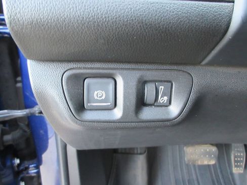 Used 2023 GMC Acadia SLE w/ Driver Convenience Package FWD image 22