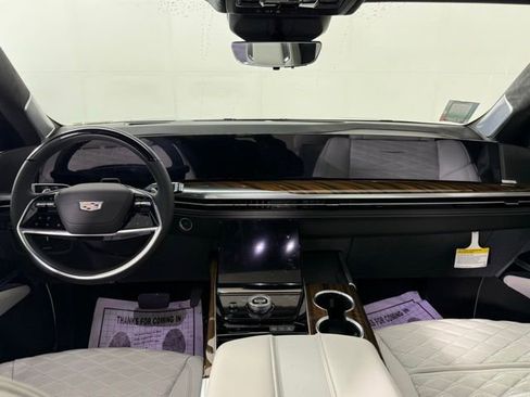New 2026 Cadillac Escalade Platinum Sport w/ LPO, ONYX Package AWD/4WD image 30