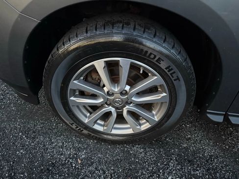 Used 2015 Nissan Pathfinder SV image 8