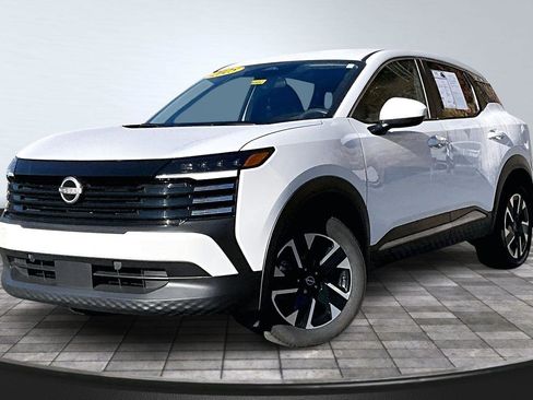 Used 2025 Nissan Kicks SV image 13