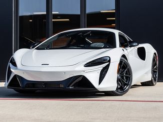 Used 2024 McLaren Artura image 1