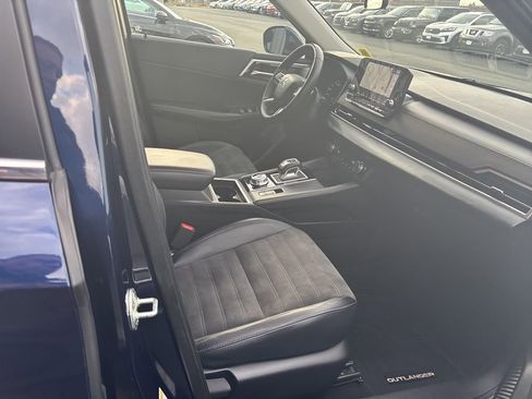 Used 2024 Mitsubishi Outlander SE Black Edition image 33