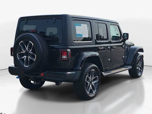 Used 2024 Jeep Wrangler Unlimited w/ Convenience Group AWD/4WD image 6