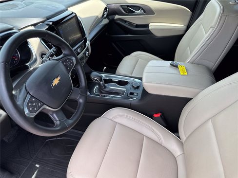 Used 2023 Chevrolet Traverse Premier FWD image 11