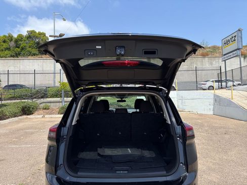 Used 2025 Nissan Rogue SV AWD/4WD image 33