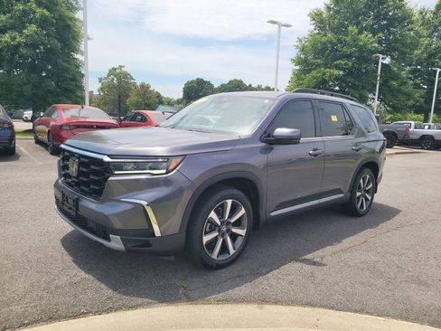 Certified 2023 Honda Pilot Touring image 7