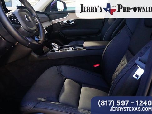 Used 2025 Volvo XC90 B6 Core w/ Protection Package Premier AWD/4WD image 17