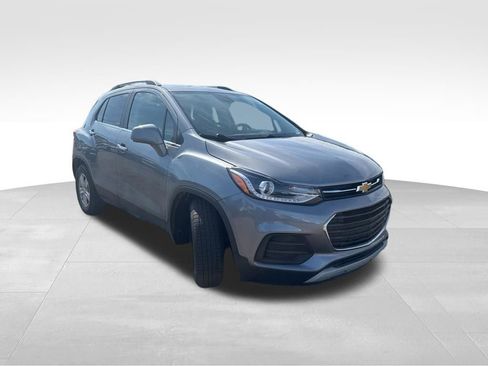 Used 2019 Chevrolet Trax LT w/ LT Convenience Package FWD image 7