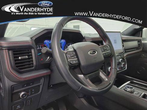 Used 2022 Ford Expedition Limited image 22