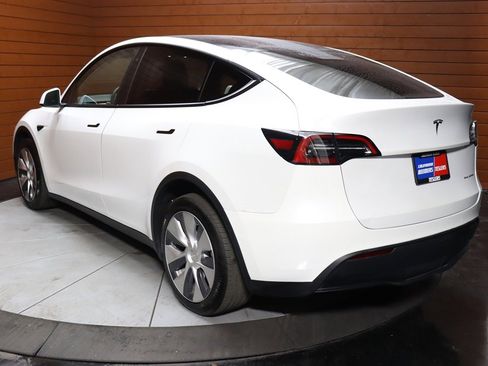 Used 2023 Tesla Model Y Long Range image 10