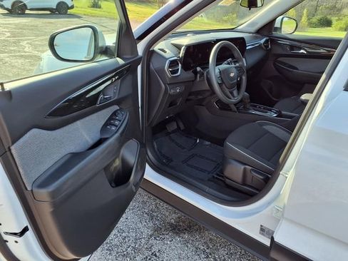 Used 2025 Chevrolet TrailBlazer LT FWD image 45