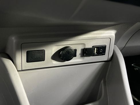 Used 2017 Toyota Prius V Three image 35