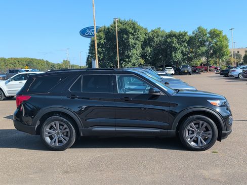Certified 2024 Ford Explorer XLT w/ Equipment Group 202A AWD/4WD image 7