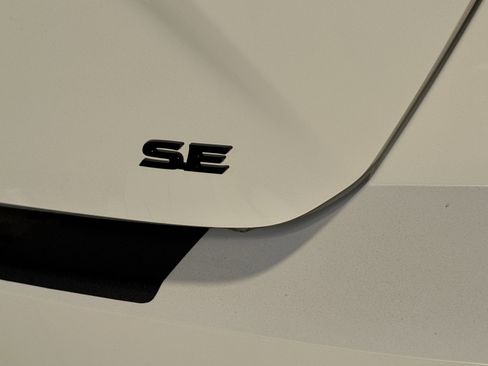 New 2026 Toyota Camry Hybrid FWD image 14