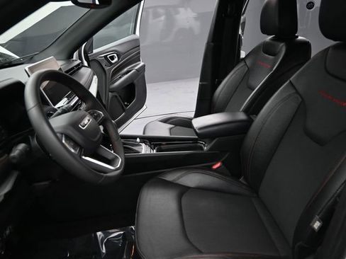 Used 2024 Jeep Compass Trailhawk image 18