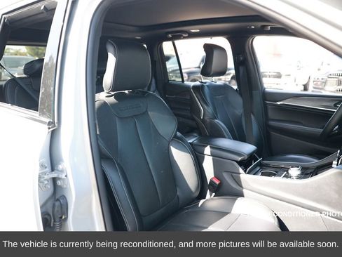 Used 2023 Jeep Grand Cherokee Overland w/ Advanced Protech Group III image 15