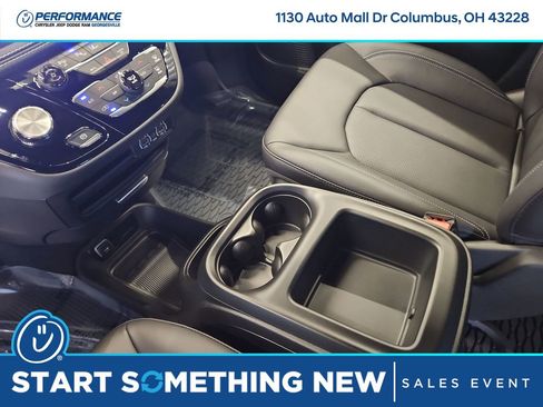 New 2025 Chrysler Pacifica Select w/ Fav Edition Package image 29