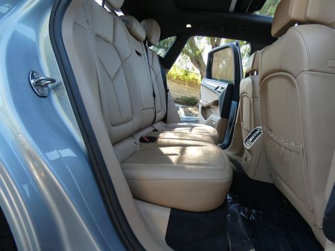 Used 2019 Porsche Macan image 35